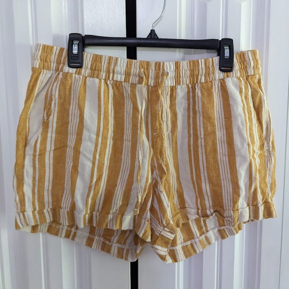 Old Navy Striped Yellow Mid-Rise Flowy Shorts Size L